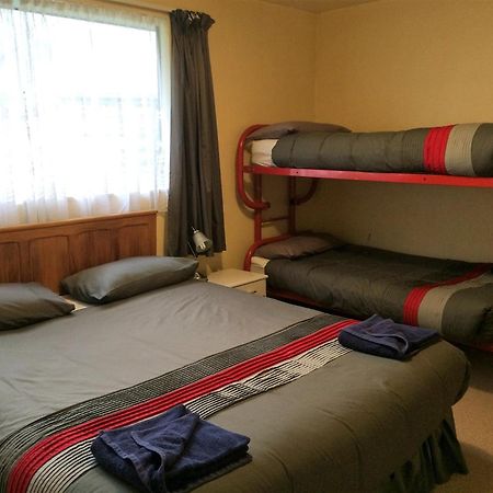 Cedar Chalets And Barkers Lodge Метвен Стая снимка