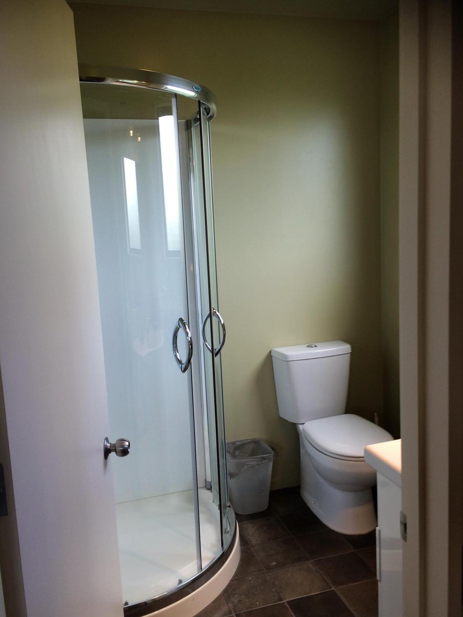 Cedar Chalets And Barkers Lodge Метвен Стая снимка