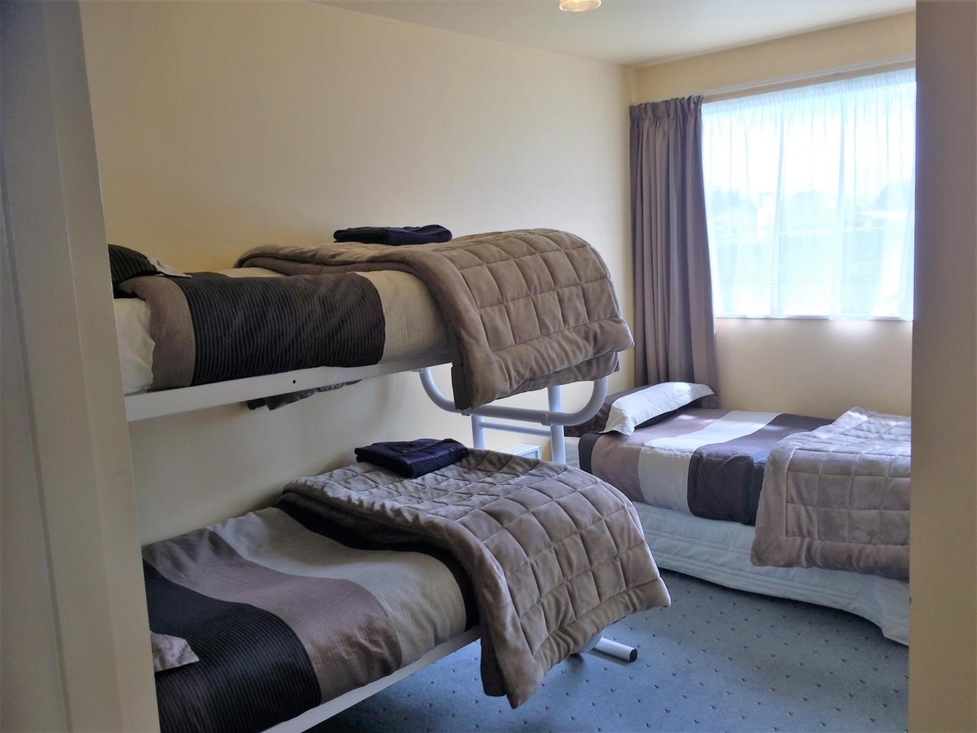 Cedar Chalets And Barkers Lodge Метвен Стая снимка