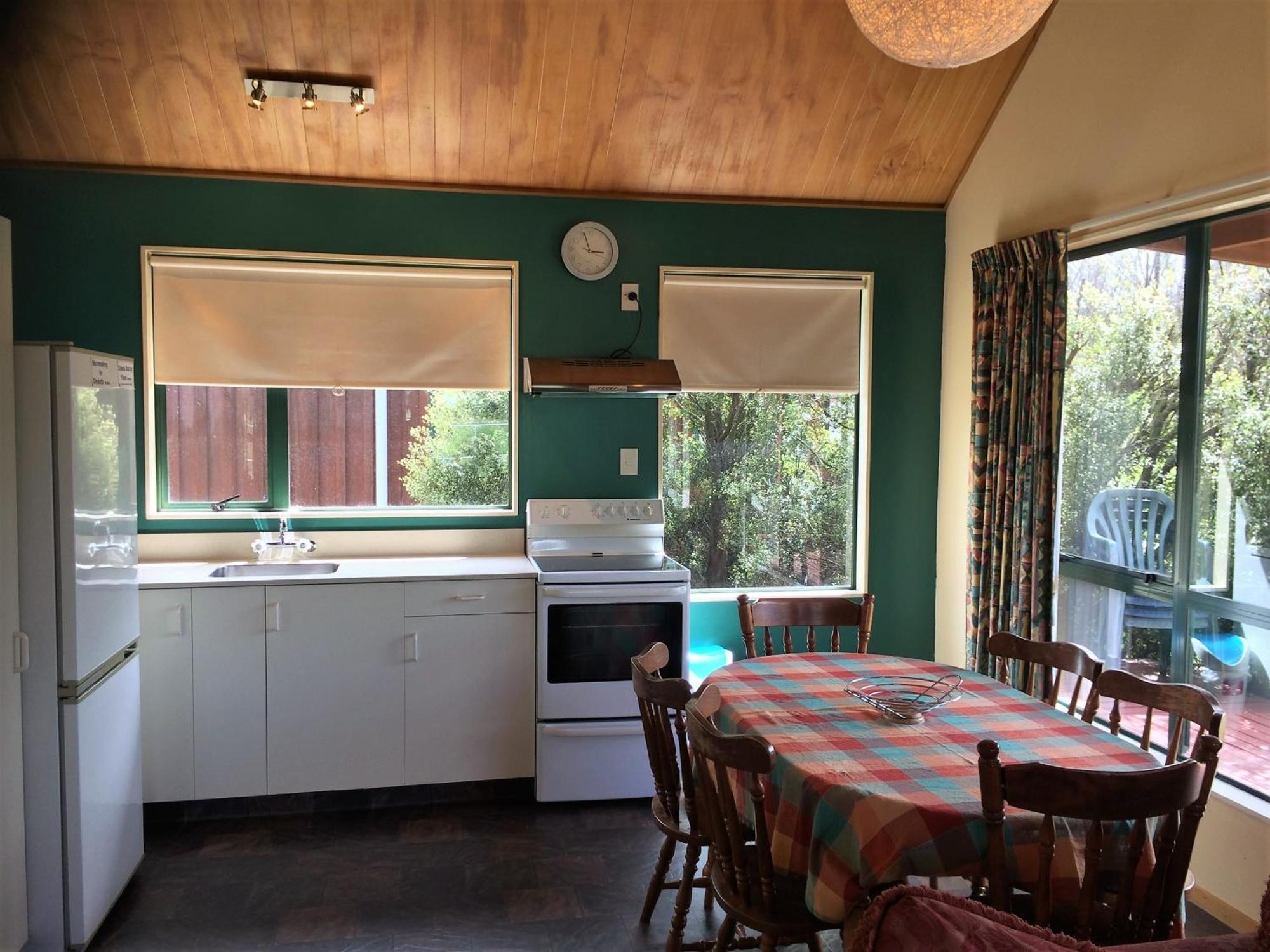 Cedar Chalets And Barkers Lodge Метвен Стая снимка
