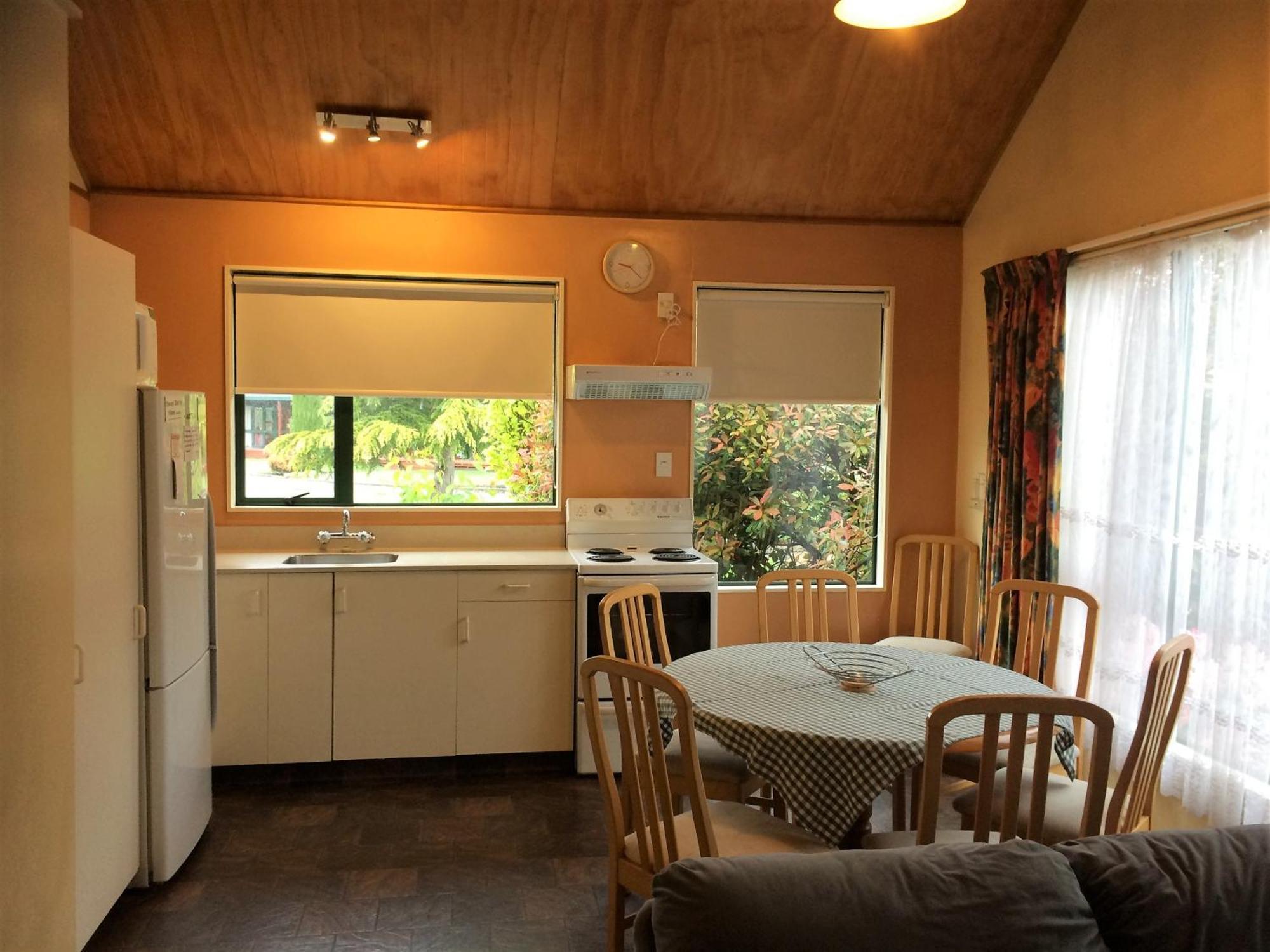 Cedar Chalets And Barkers Lodge Метвен Стая снимка