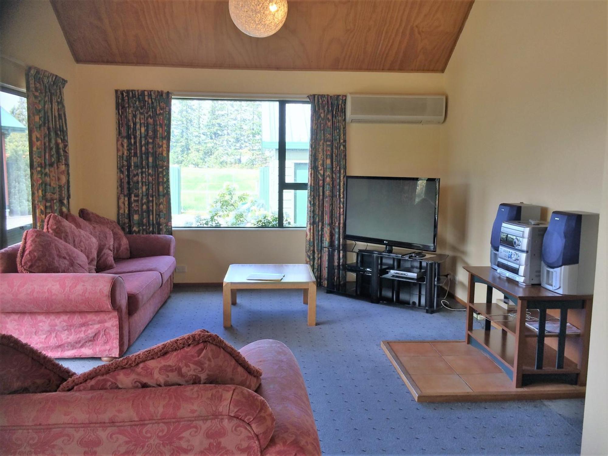 Cedar Chalets And Barkers Lodge Метвен Стая снимка