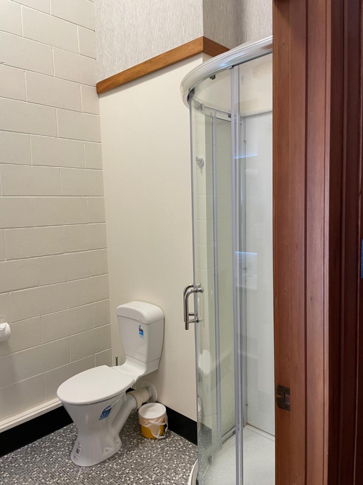 Cedar Chalets And Barkers Lodge Метвен Екстериор снимка