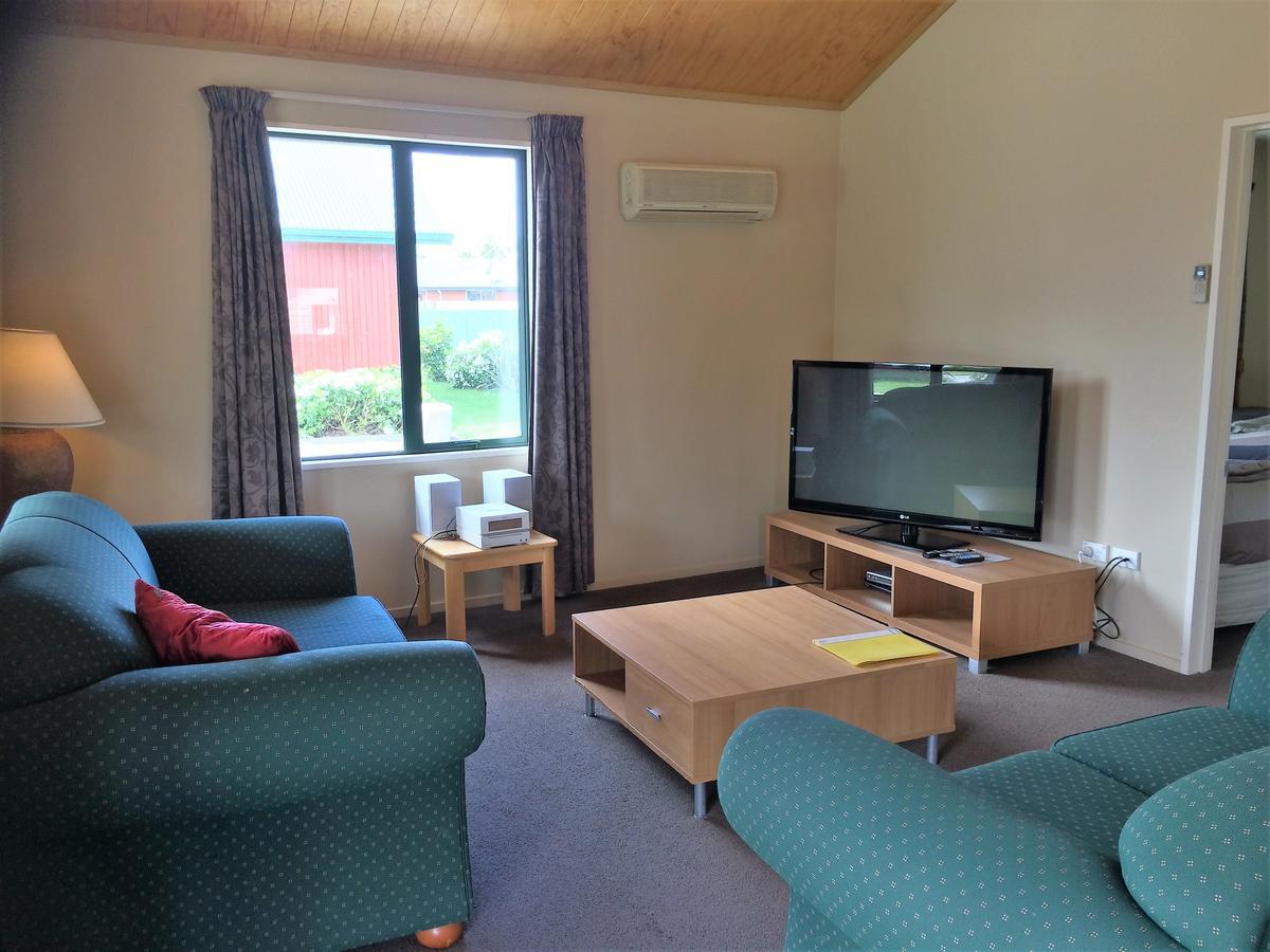 Cedar Chalets And Barkers Lodge Метвен Екстериор снимка