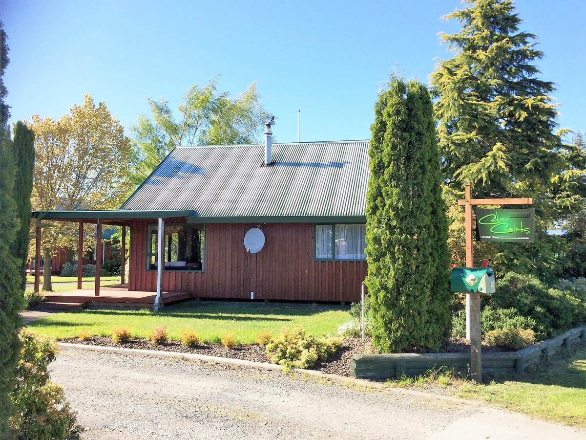 Cedar Chalets And Barkers Lodge Метвен Екстериор снимка
