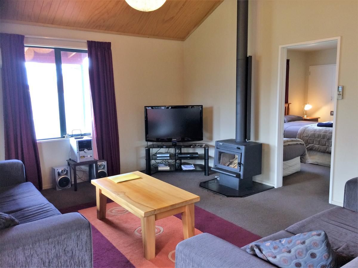 Cedar Chalets And Barkers Lodge Метвен Екстериор снимка
