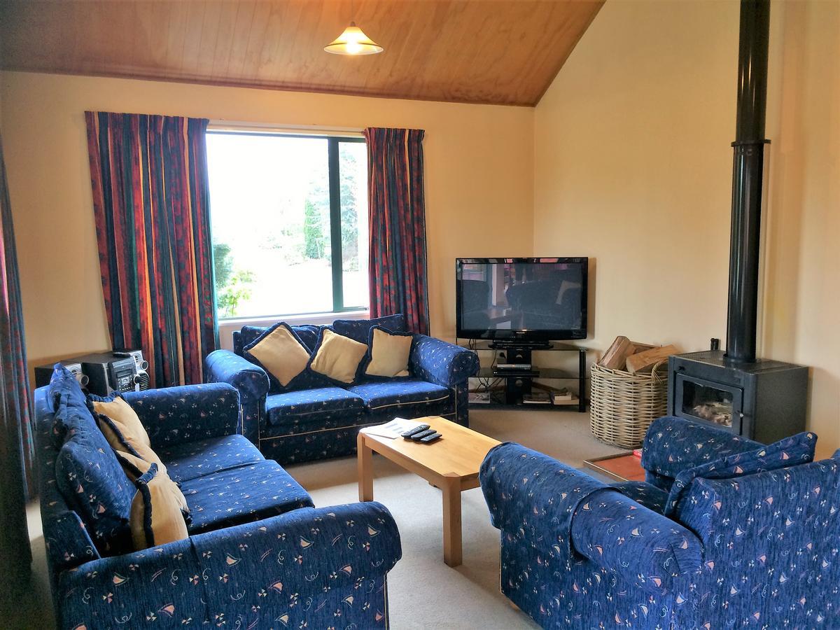Cedar Chalets And Barkers Lodge Метвен Екстериор снимка
