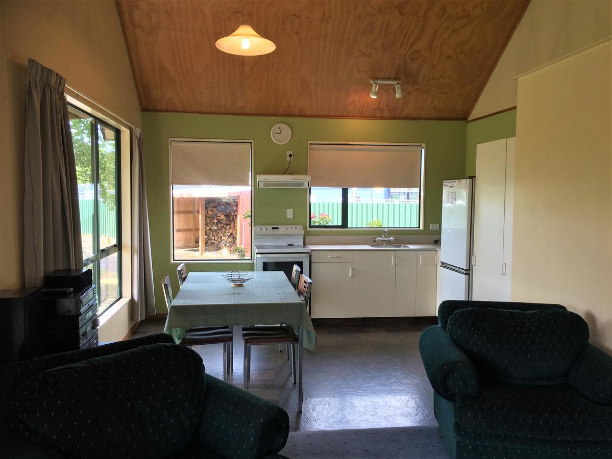 Cedar Chalets And Barkers Lodge Метвен Екстериор снимка
